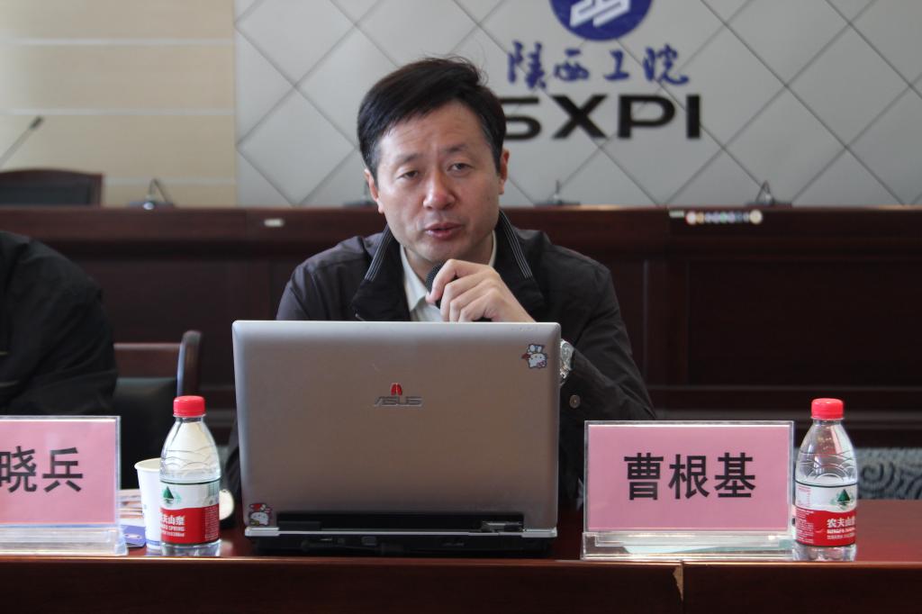 专指委主任曹根基教授作报告